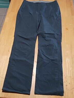Kuhl EUC Women's Navy Cargo Pants in Size 8 Stretch